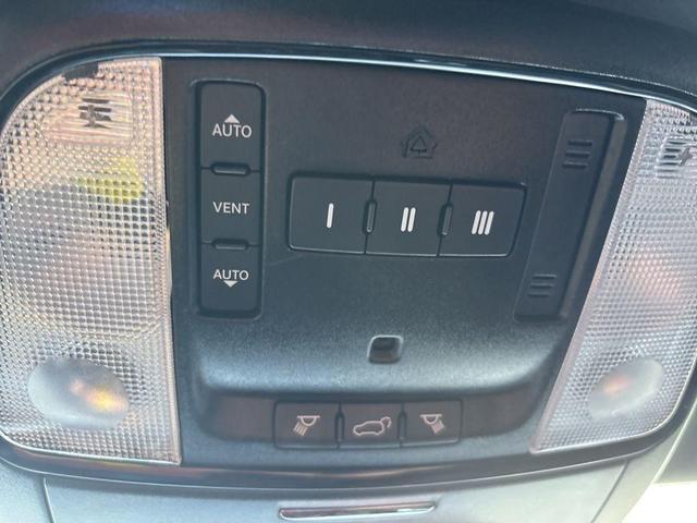 Photo of 2021 DB Black Crystal Clearcoat Dodge Durango