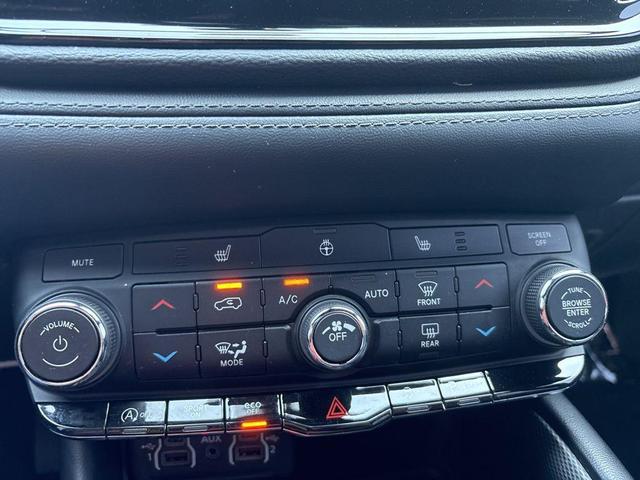 Photo of 2021 DB Black Crystal Clearcoat Dodge Durango