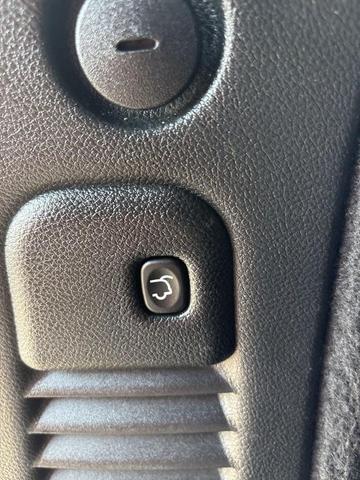 Photo of 2021 DB Black Crystal Clearcoat Dodge Durango
