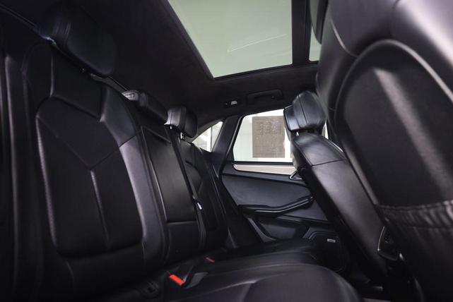 Photo of 2016 Carrara White Metallic Porsche Macan