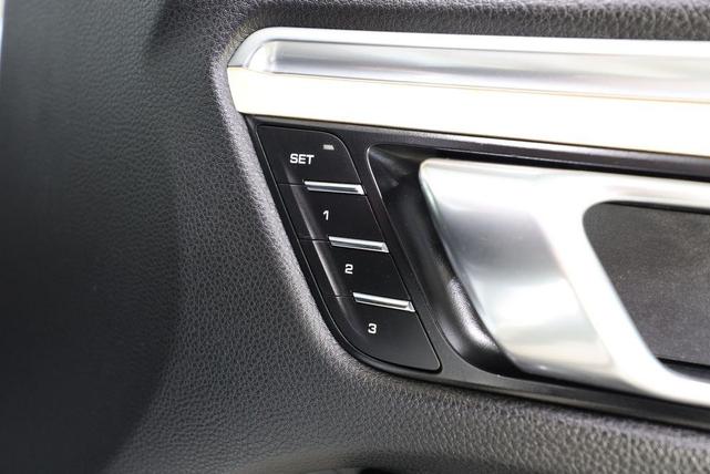 Photo of 2016 Carrara White Metallic Porsche Macan