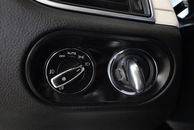 Photo of 2016 Carrara White Metallic Porsche Macan
