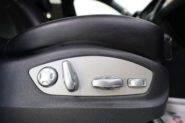 Photo of 2016 Carrara White Metallic Porsche Macan