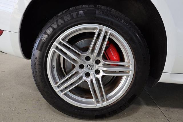 Photo of 2016 Carrara White Metallic Porsche Macan