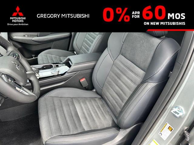Photo of 2025 Silver Alloy Mitsubishi Outlander