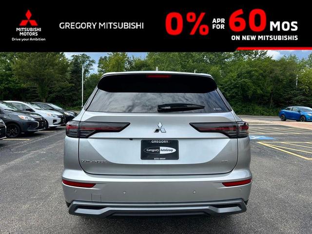 Photo of 2025 Silver Alloy Mitsubishi Outlander