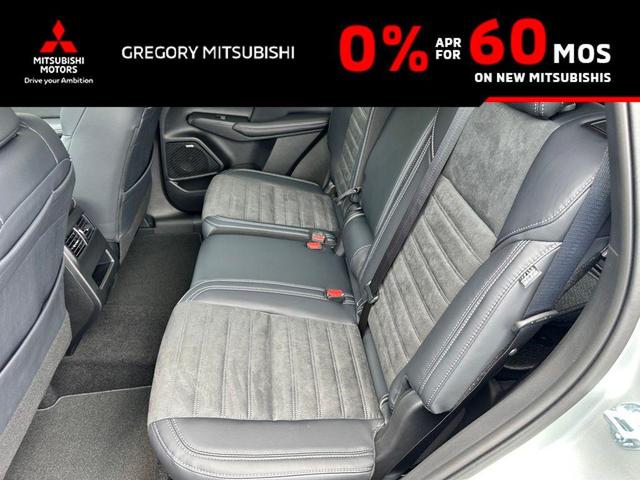 Photo of 2025 Silver Alloy Mitsubishi Outlander