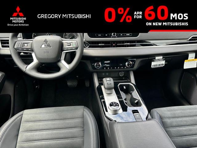 Photo of 2025 Silver Alloy Mitsubishi Outlander