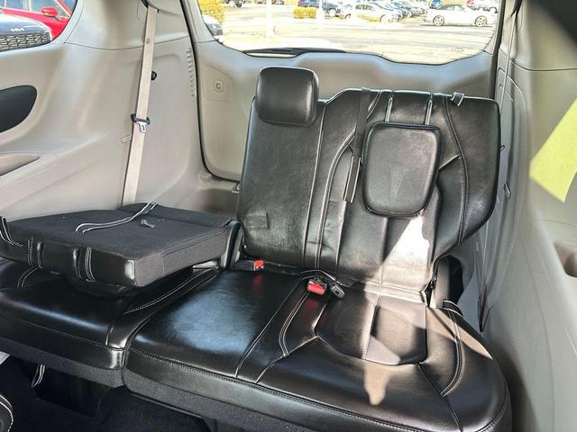 Photo of 2024 Bright White Clearcoat Chrysler Pacifica