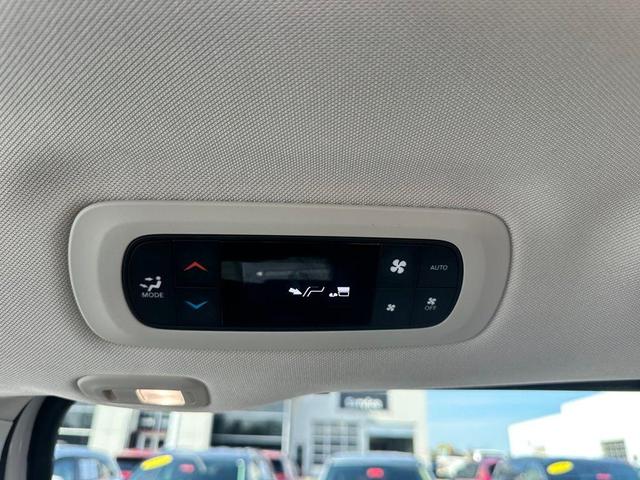 Photo of 2024 Bright White Clearcoat Chrysler Pacifica