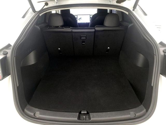 Photo of 2021 White Tesla Model Y