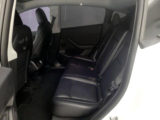 Photo of 2021 White Tesla Model Y