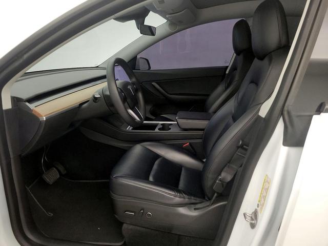 Photo of 2021 White Tesla Model Y