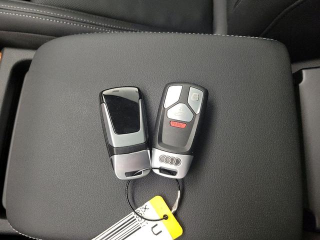 Photo of 2021 White Audi Q5