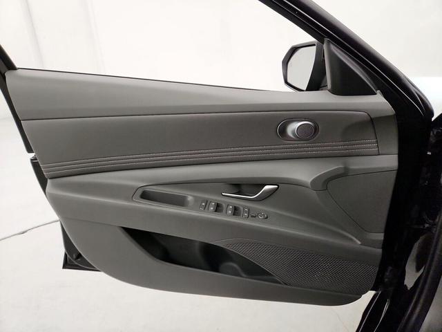 Photo of 2024 Black Hyundai ELANTRA