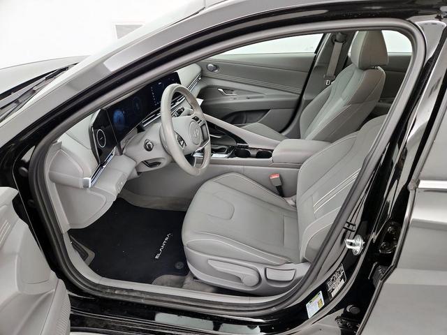 Photo of 2024 Black Hyundai ELANTRA