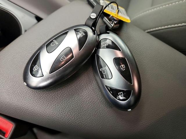 Photo of 2024 Black Hyundai ELANTRA