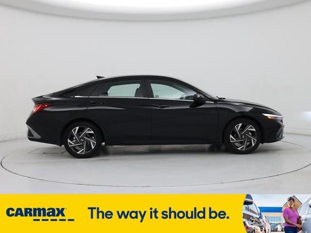 Photo of 2024 Black Hyundai ELANTRA