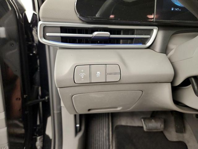 Photo of 2024 Black Hyundai ELANTRA