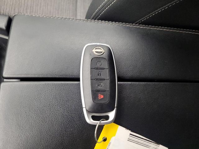 Photo of 2023 Gray Nissan Rogue