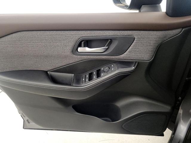 Photo of 2023 Gray Nissan Rogue