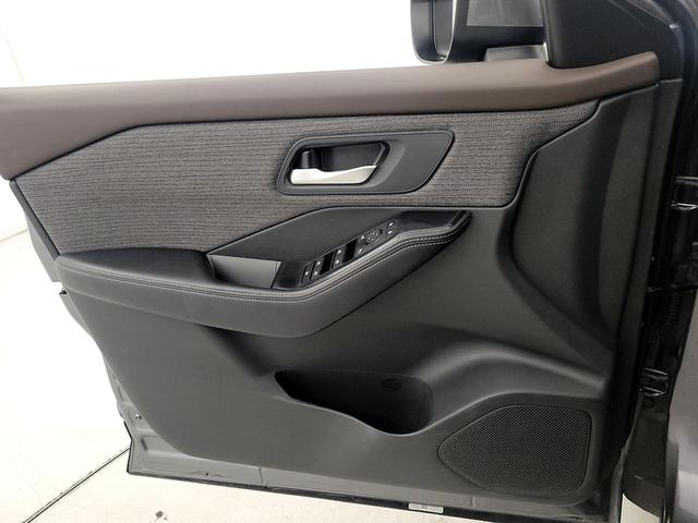 Photo of 2023 Gray Nissan Rogue