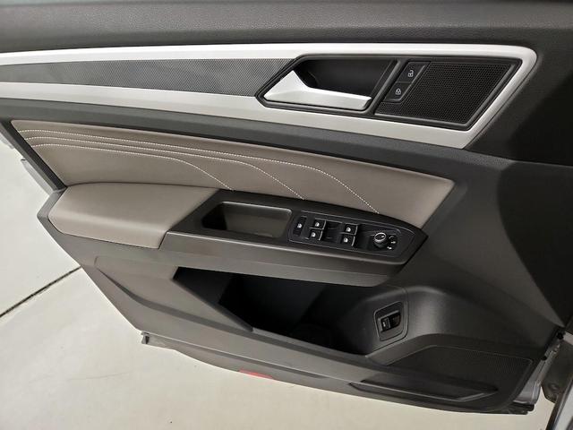 Photo of 2022 Gray Volkswagen Atlas Cross Sport