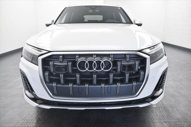 Photo of 2025 Glacier White Audi Q7