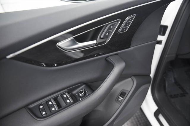 Photo of 2025 Glacier White Audi Q7