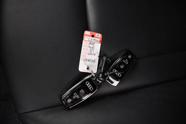 Photo of 2025 Glacier White Audi Q7