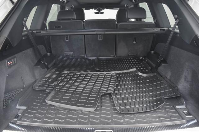 Photo of 2025 Glacier White Audi Q7