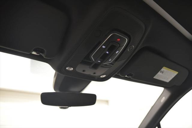 Photo of 2025 Glacier White Audi Q7