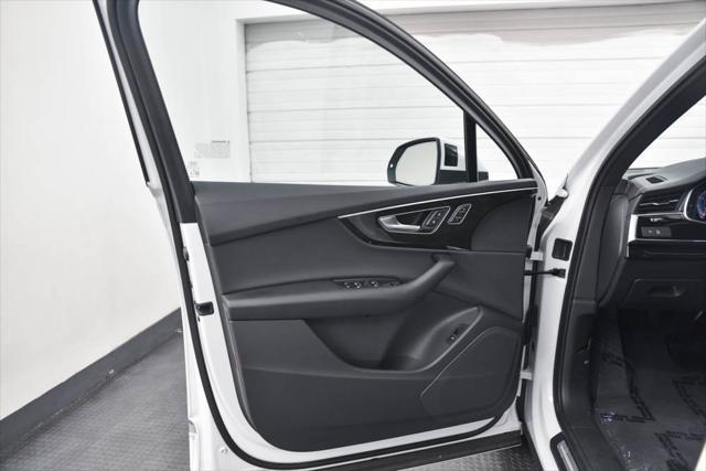 Photo of 2025 Glacier White Audi Q7