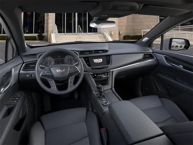 Photo of 2025 Crystal White Tricoat Cadillac XT5