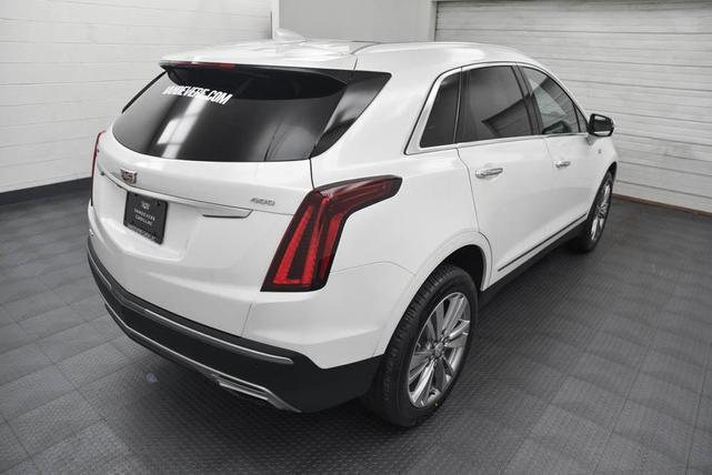 Photo of 2024 Crystal White Tricoat Cadillac XT5