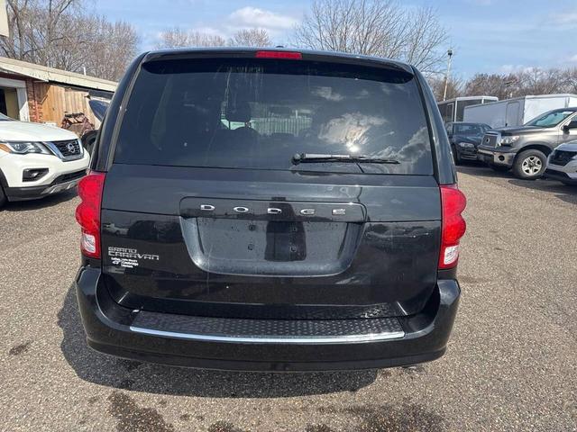 Photo of 2017 Black Onyx Crystal Pearlcoat Dodge Grand Caravan