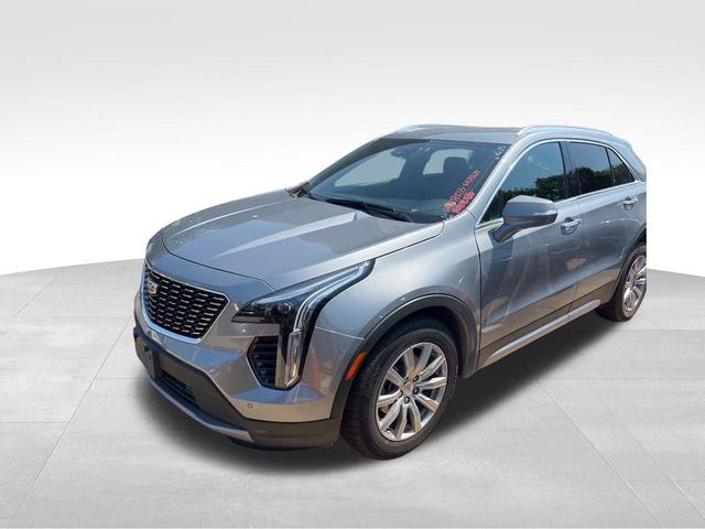 Photo of 2023 Argent Silver Metallic Cadillac XT4