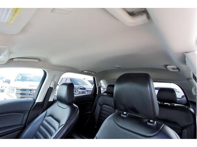 Photo of 2022 Silver Metallic Ford Edge