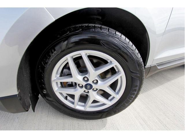 Photo of 2022 Silver Metallic Ford Edge