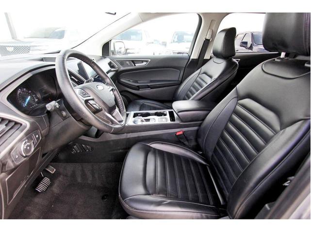 Photo of 2022 Silver Metallic Ford Edge