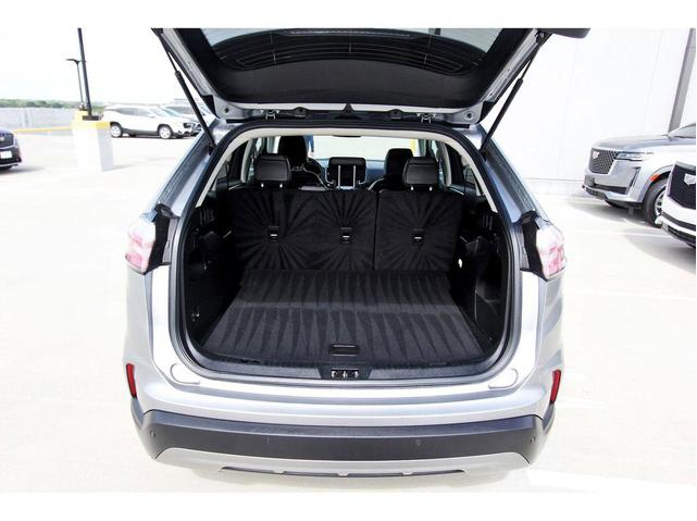 Photo of 2022 Silver Metallic Ford Edge