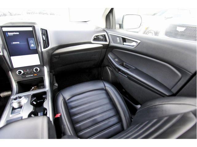 Photo of 2022 Silver Metallic Ford Edge
