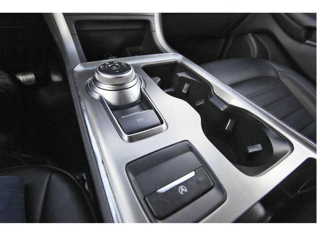 Photo of 2022 Silver Metallic Ford Edge