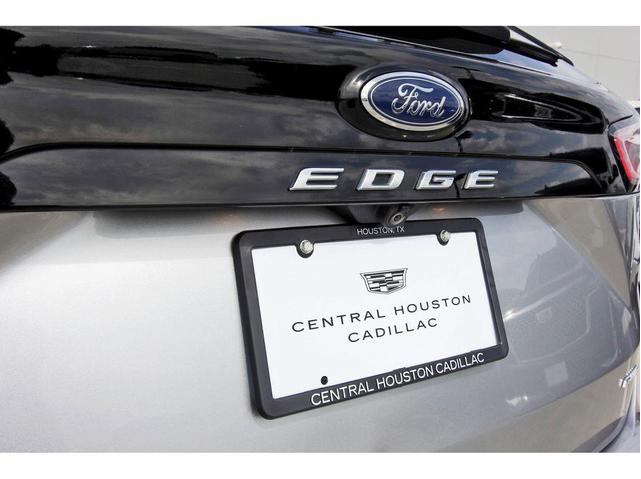 Photo of 2022 Silver Metallic Ford Edge