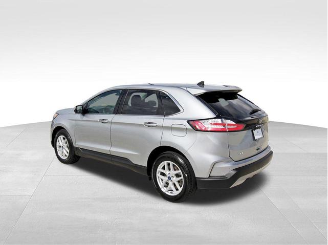 Photo of 2022 Silver Metallic Ford Edge
