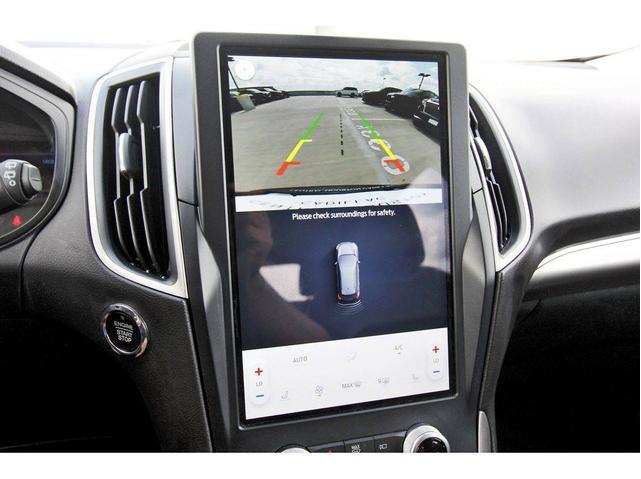 Photo of 2022 Silver Metallic Ford Edge