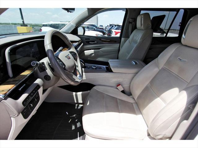 Photo of 2021 Crystal White Tricoat Cadillac Escalade