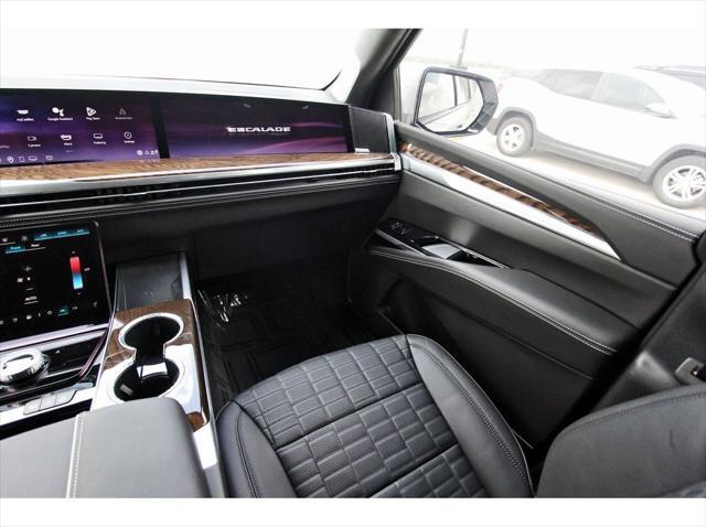 Photo of 2025 Argent Silver Metallic Cadillac Escalade