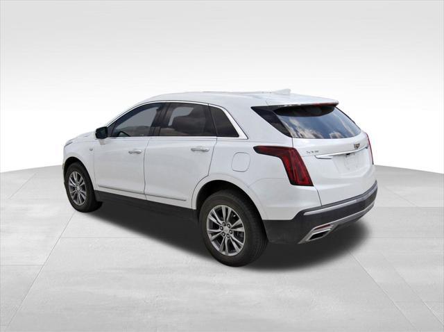 Photo of 2022 Crystal White Tricoat Cadillac XT5