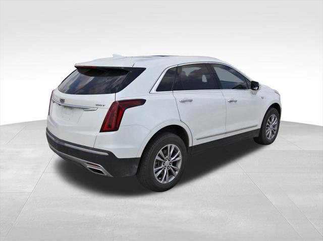 Photo of 2022 Crystal White Tricoat Cadillac XT5